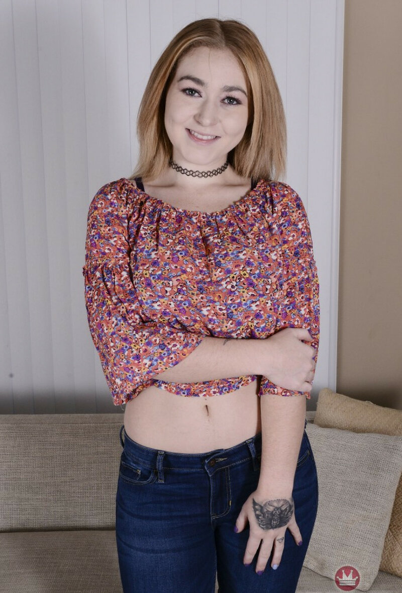Милана, 19